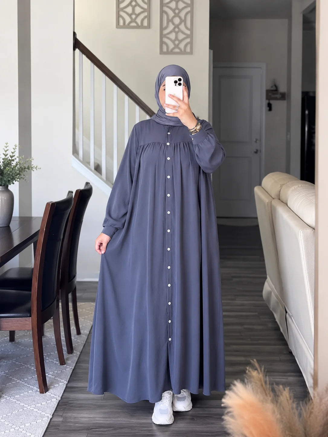 Button Essence Abaya