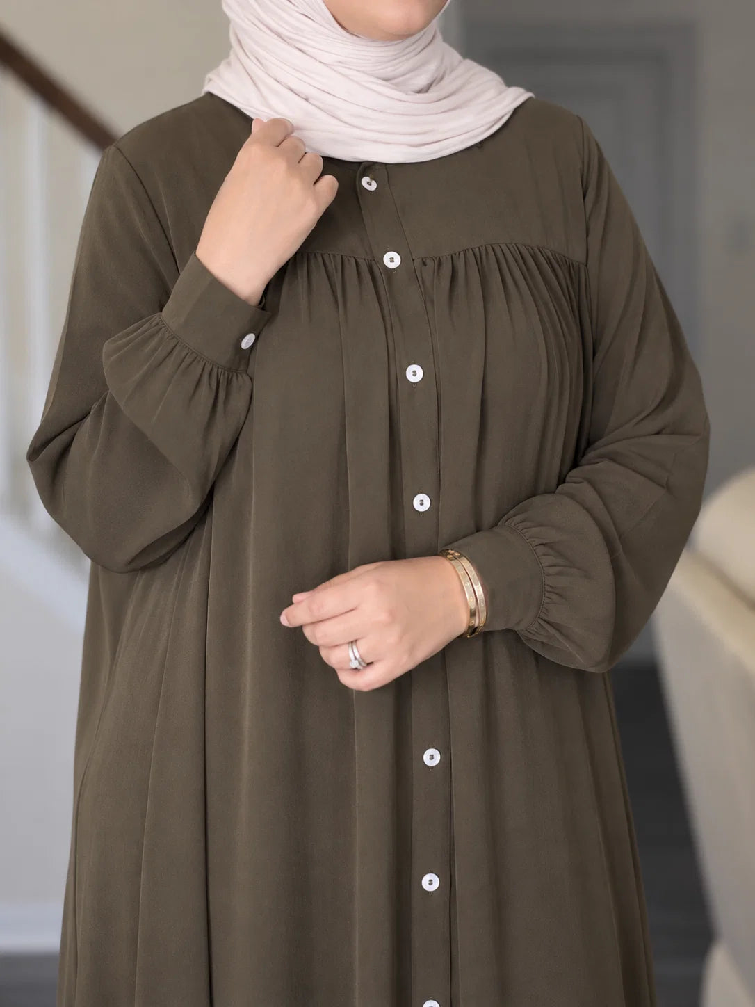 Button Essence Abaya