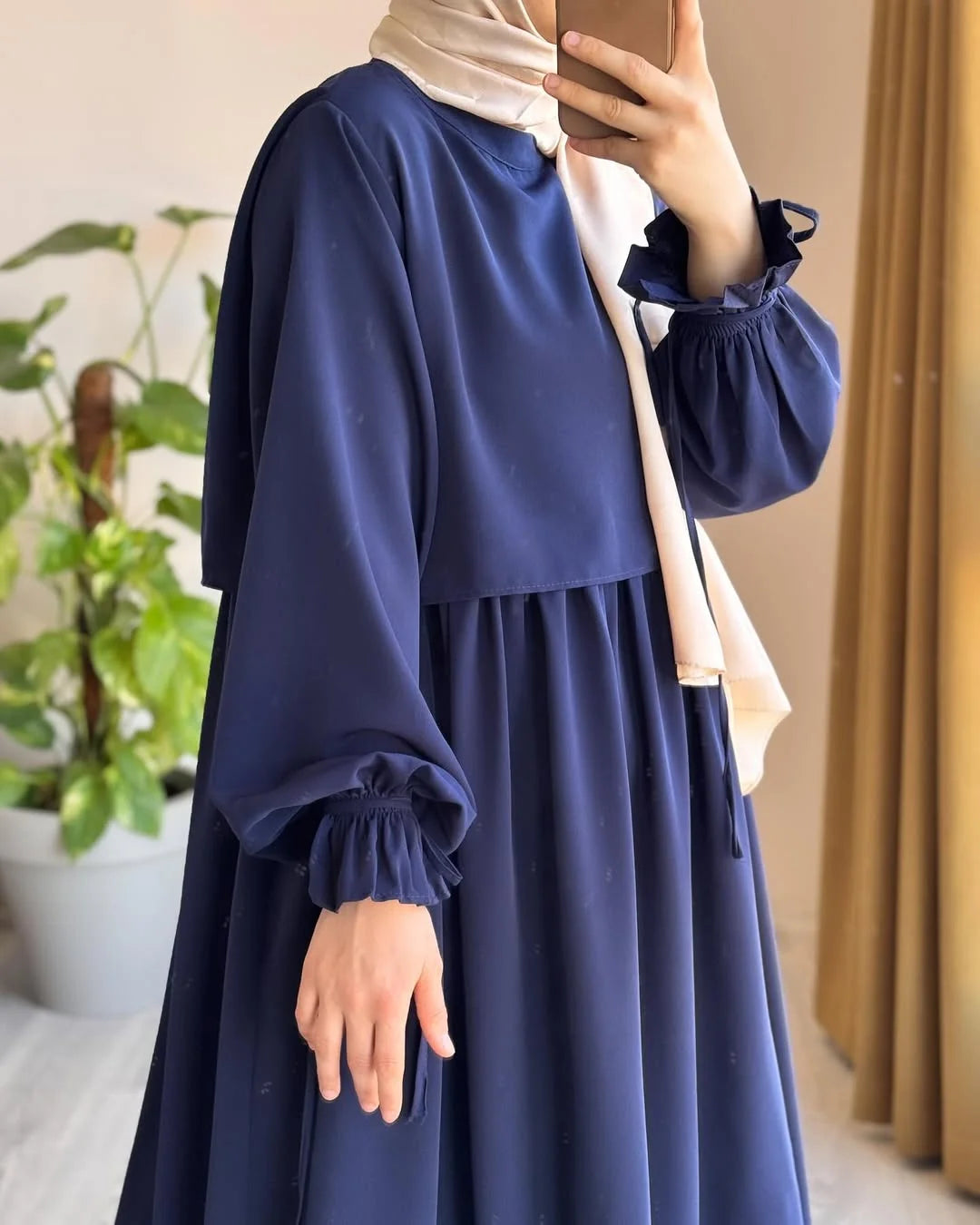 Aab-e-Neel Abaya With stoller