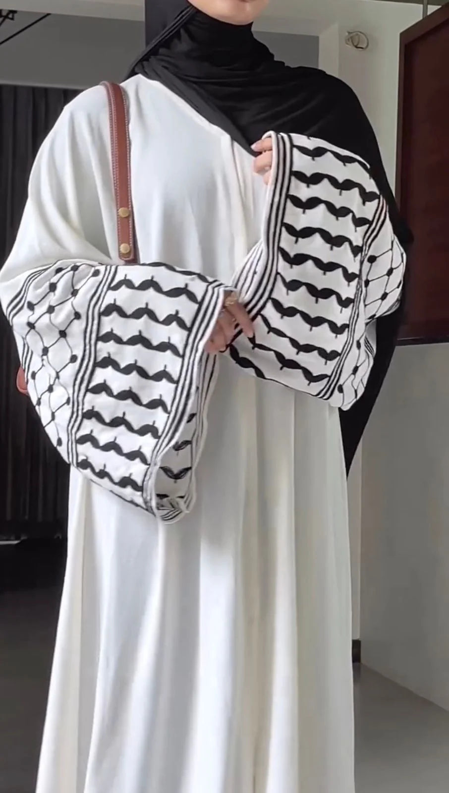 Al-Lamsa Abaya With Stoller