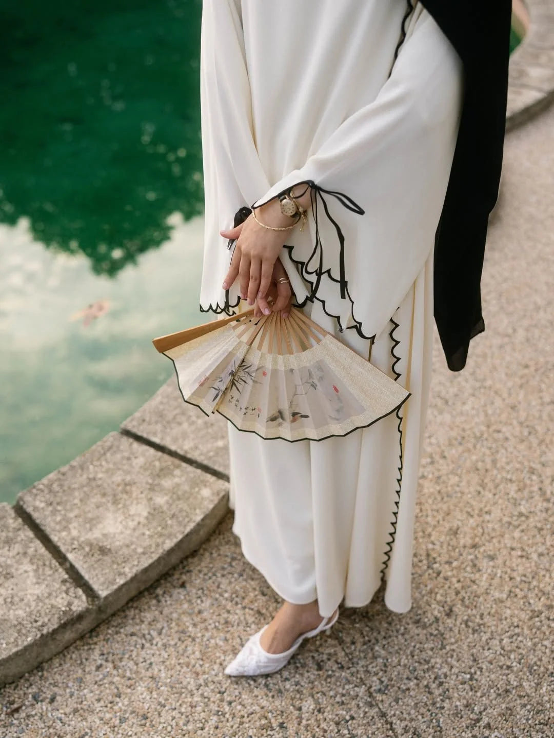 Luna Ribbon Abaya With Stoller