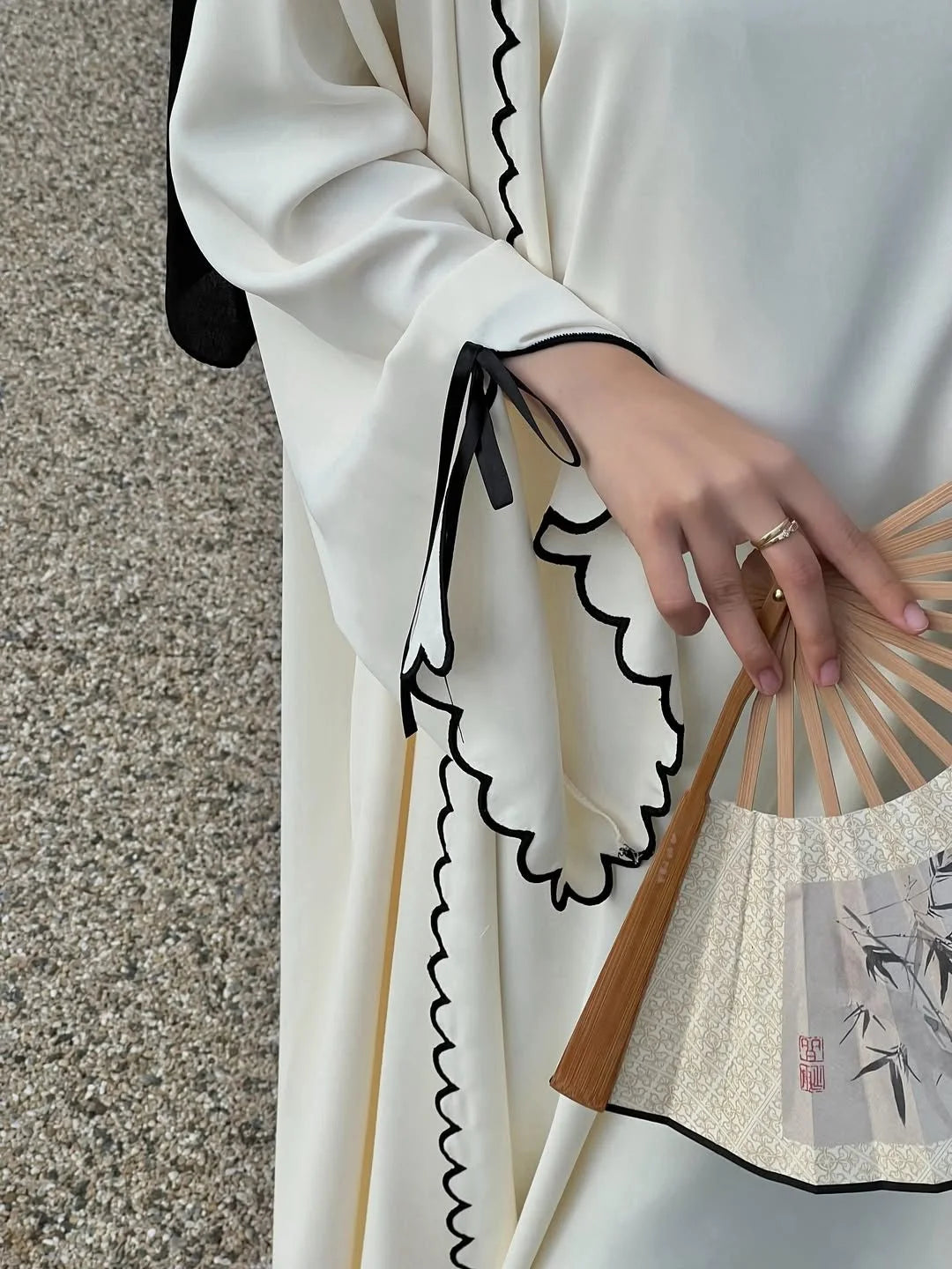 Luna Ribbon Abaya With Stoller