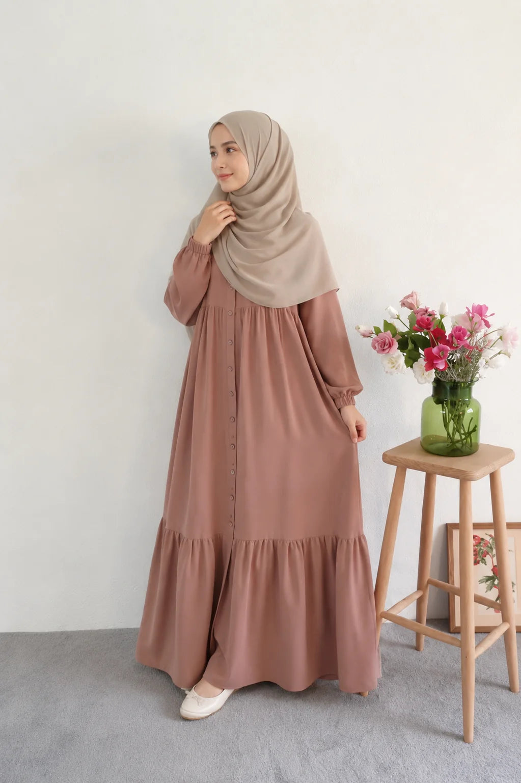 Rosette Flow Abaya with stoller