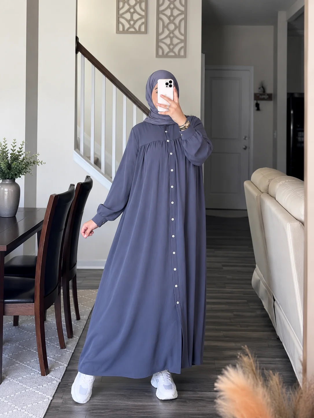 Button Essence Abaya