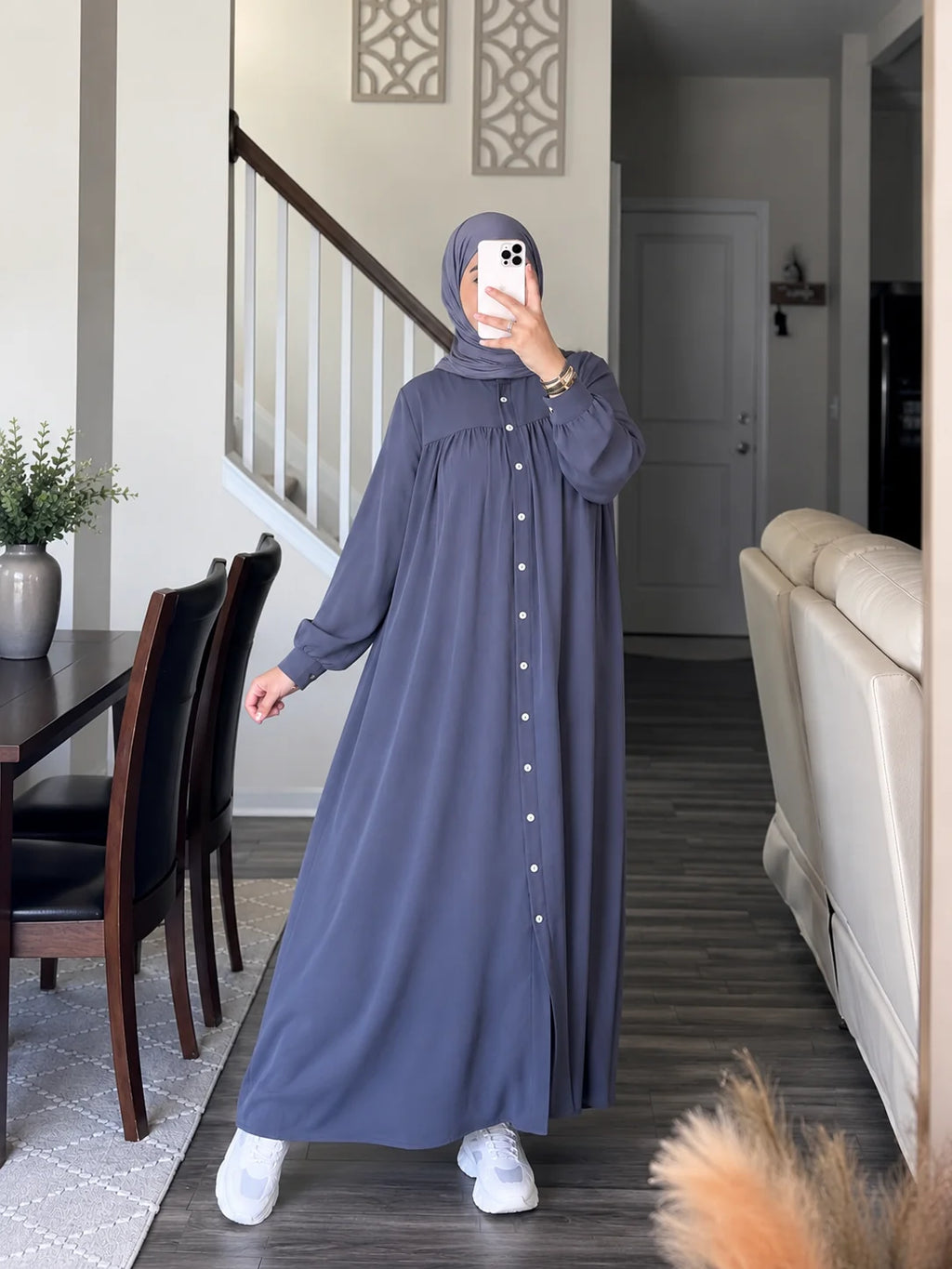 Button Essence Abaya